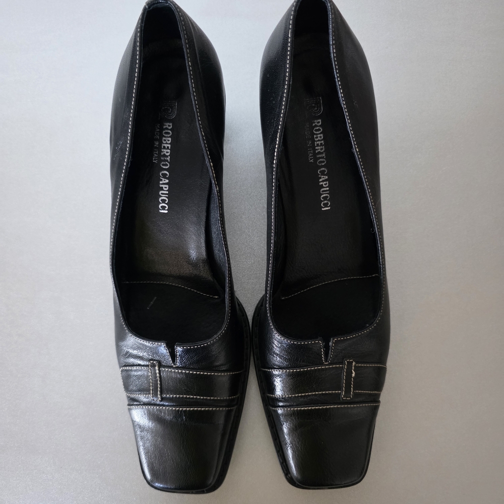 Leather Roberto Capucci classic pump. Low heel Sz 8.5 (narrow)